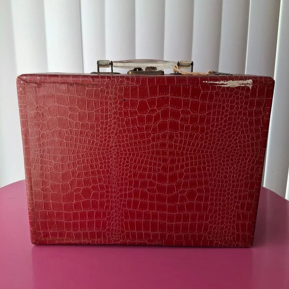 Vintage Red Faux Croc Overnight Train Case Lucite Handle Hurd Co Kansas City MO